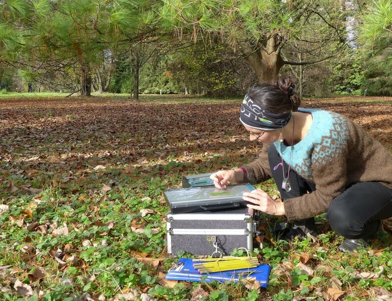 Louise B.-using-CI-202-Portable-Laser-Leaf-Area-Meter-to-measure-functional-traits